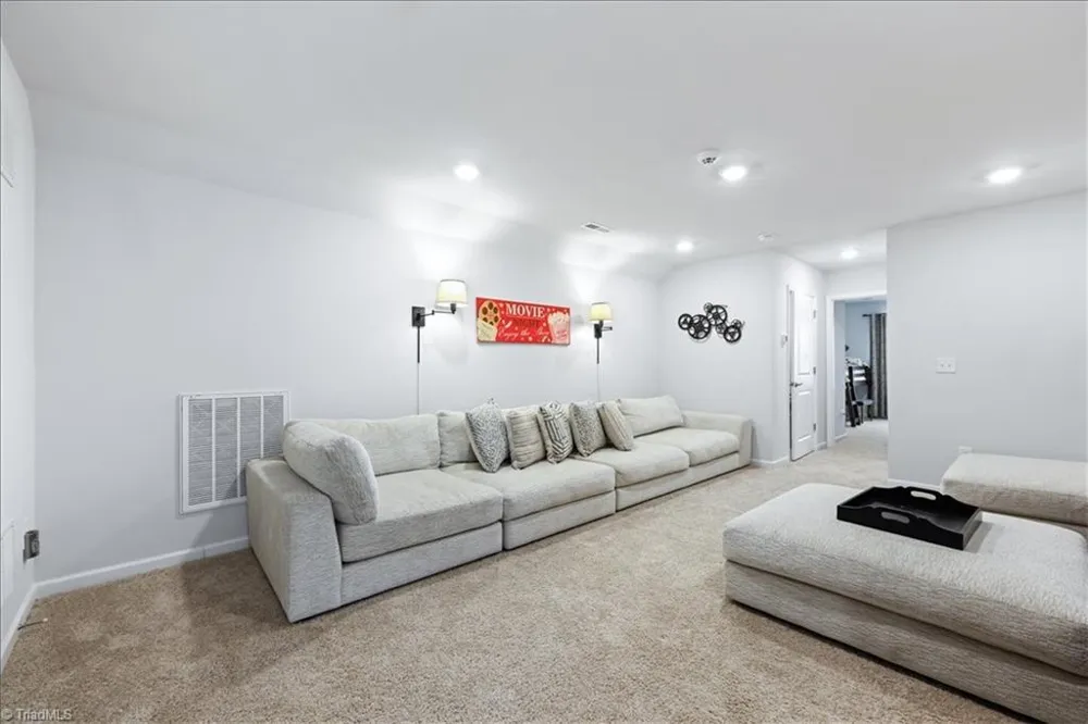 5127 Garnet Hill Drive Clemmons, NC 27021