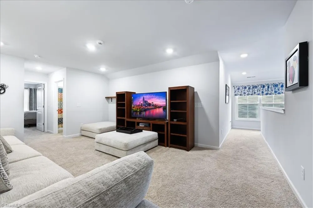 5127 Garnet Hill Drive Clemmons, NC 27021