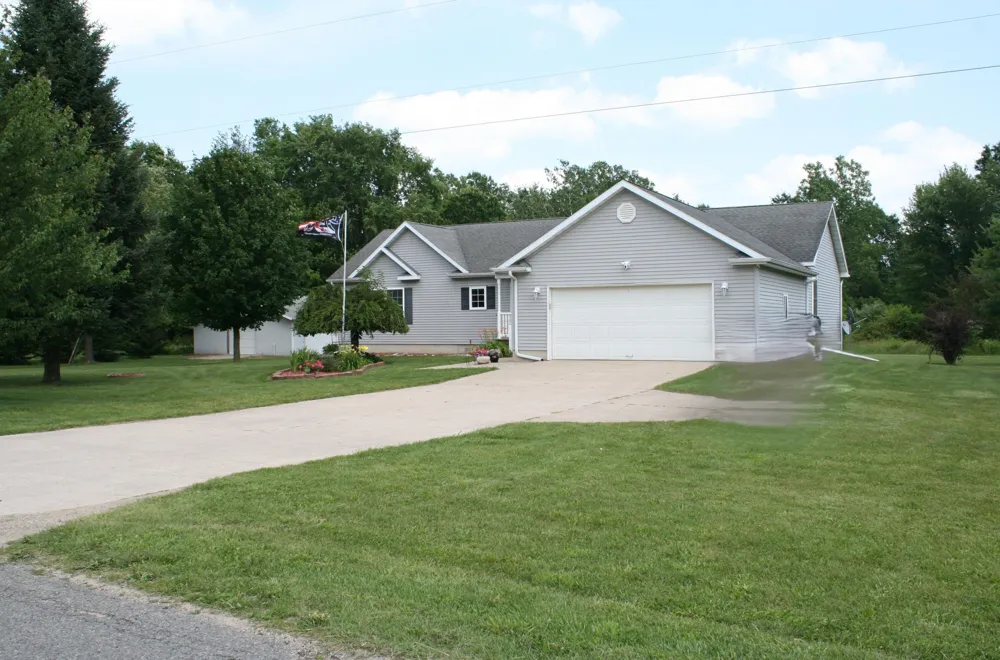 14021 Pardee Road Weesaw Township, MI 49107