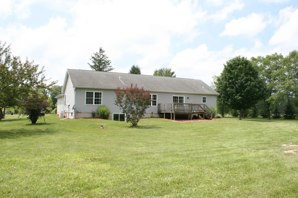 14021 Pardee Road Weesaw Township, MI 49107