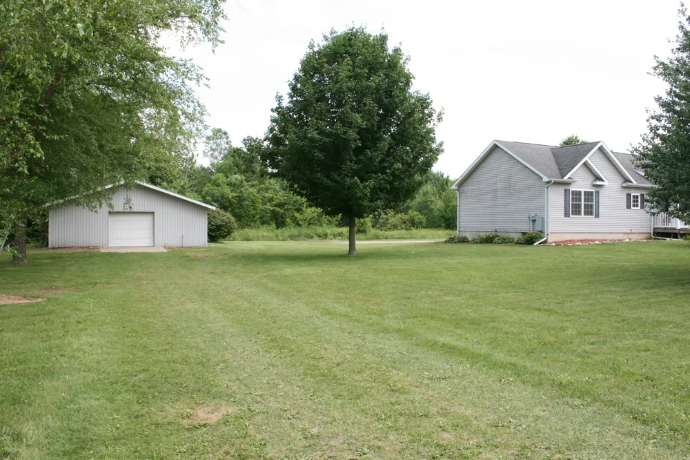 14021 Pardee Road Weesaw Township, MI 49107