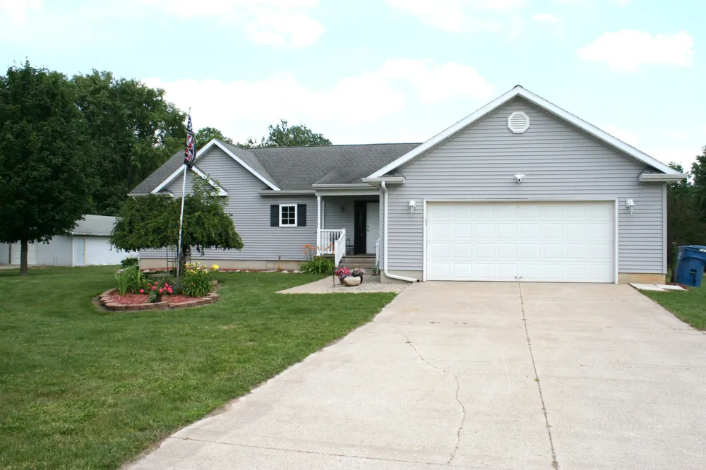 14021 Pardee Road Weesaw Township, MI 49107