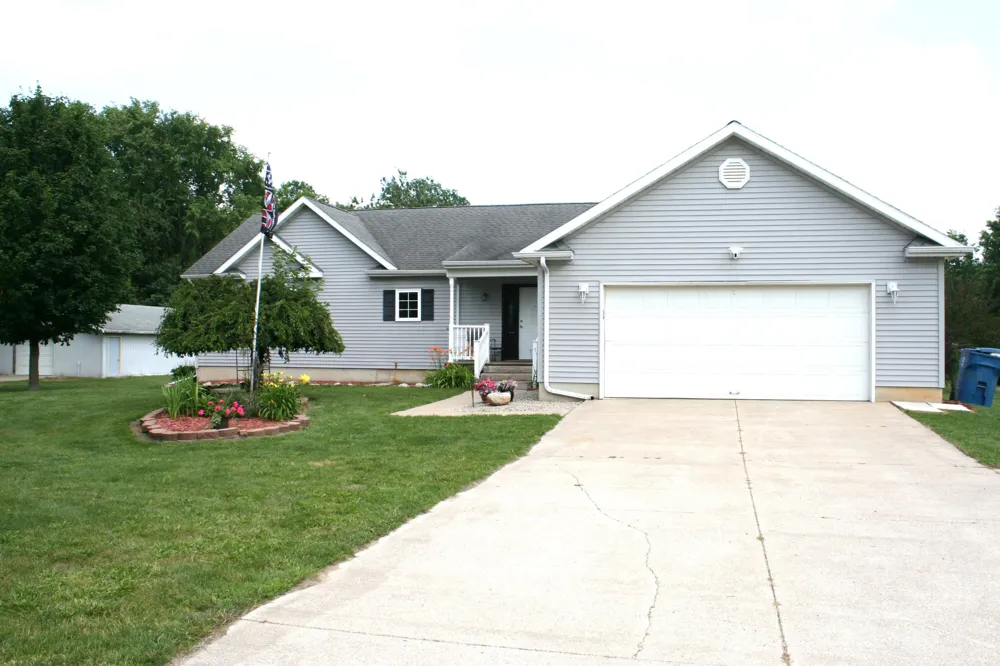 14021 Pardee Road Weesaw Township, MI 49107