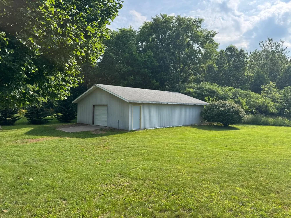14021 Pardee Road Weesaw Township, MI 49107