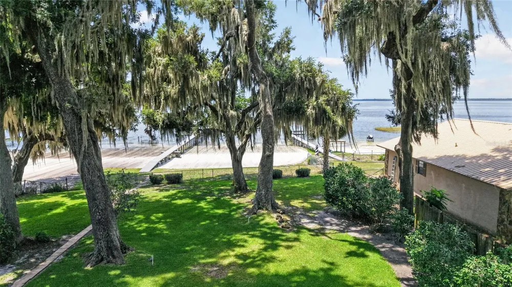 13200 E HIGHWAY 25 Ocklawaha, FL 32179