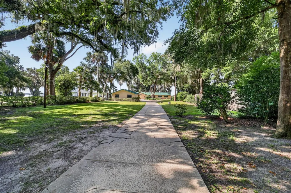 13200 E HIGHWAY 25 Ocklawaha, FL 32179