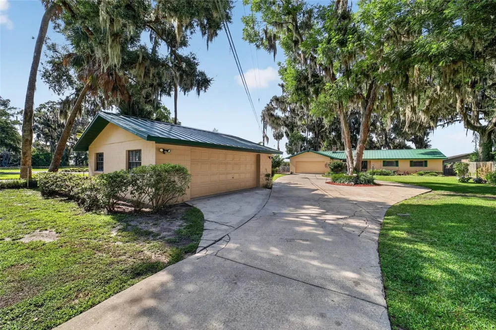 13200 E HIGHWAY 25 Ocklawaha, FL 32179