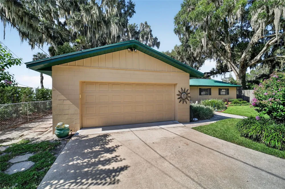 13200 E HIGHWAY 25 Ocklawaha, FL 32179
