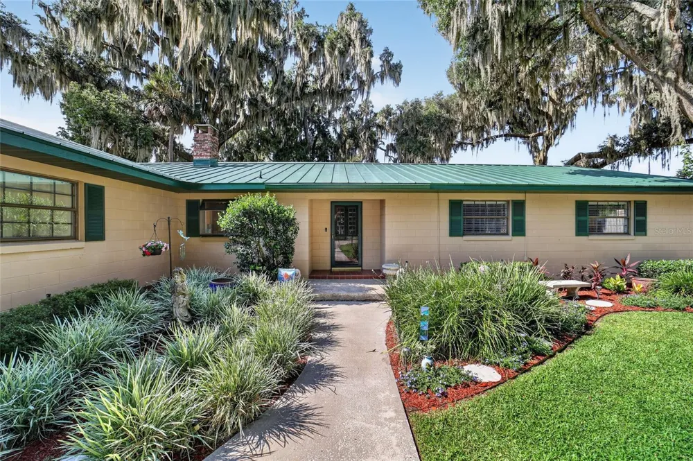 13200 E HIGHWAY 25 Ocklawaha, FL 32179