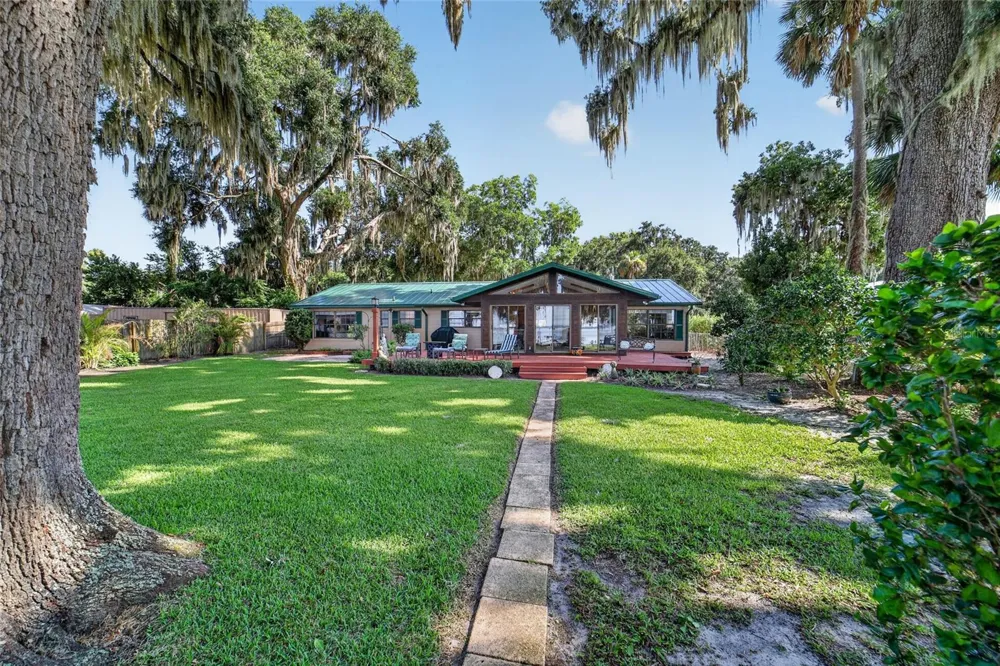 13200 E HIGHWAY 25 Ocklawaha, FL 32179