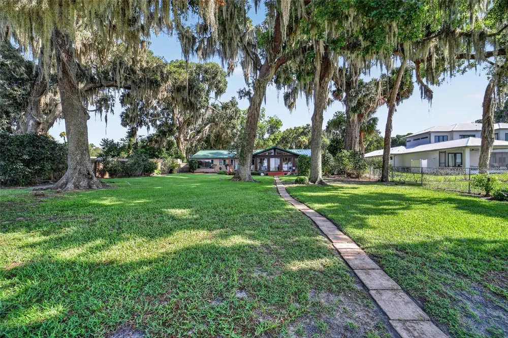 13200 E HIGHWAY 25 Ocklawaha, FL 32179