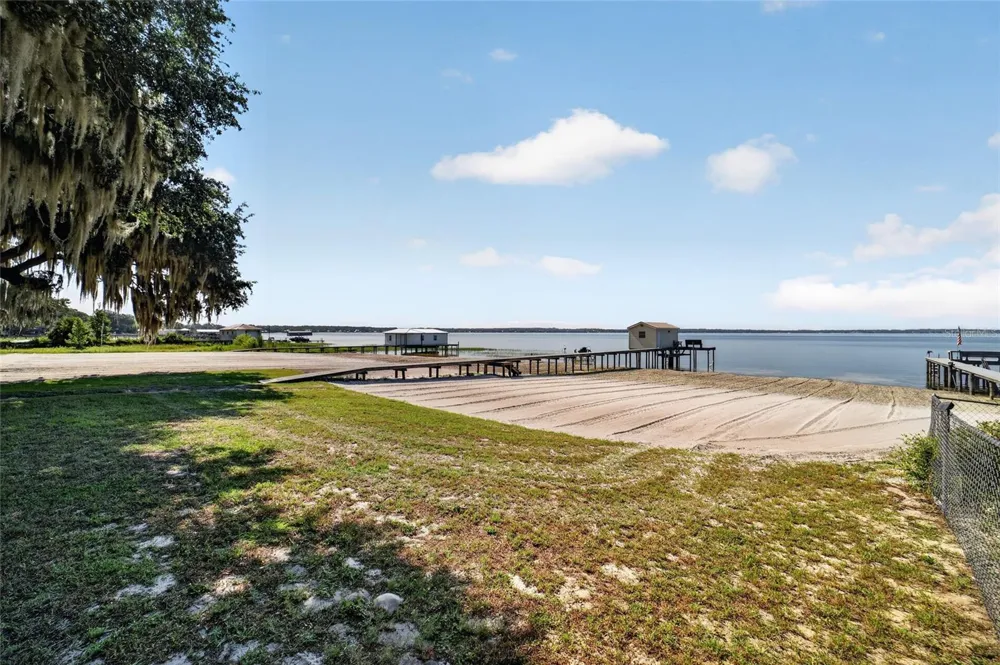 13200 E HIGHWAY 25 Ocklawaha, FL 32179