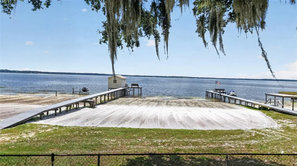 13200 E HIGHWAY 25 Ocklawaha, FL 32179