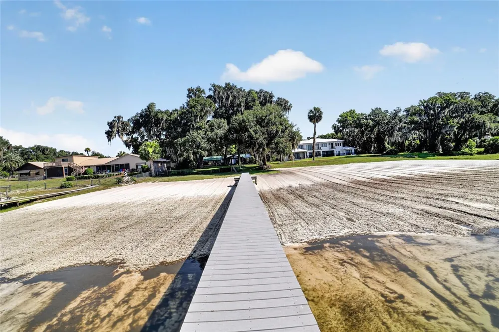 13200 E HIGHWAY 25 Ocklawaha, FL 32179