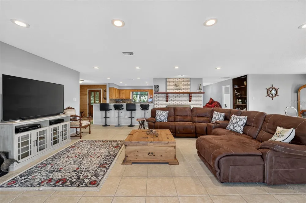 13200 E HIGHWAY 25 Ocklawaha, FL 32179