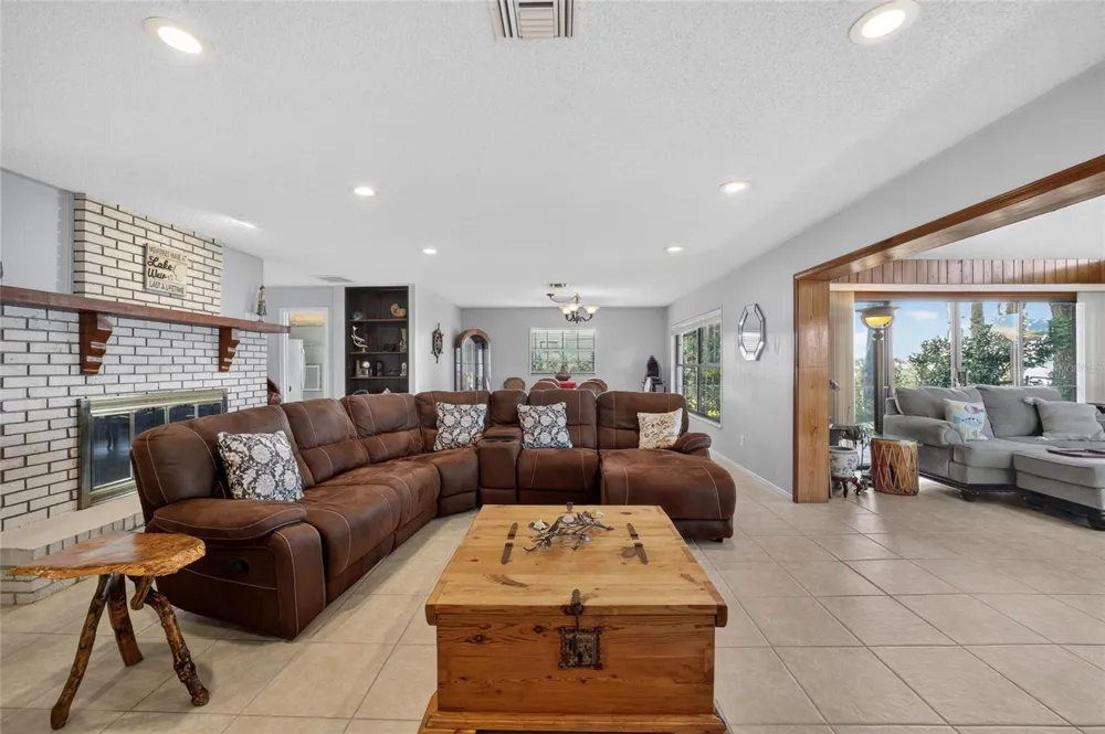 13200 E HIGHWAY 25 Ocklawaha, FL 32179
