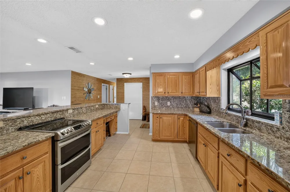 13200 E HIGHWAY 25 Ocklawaha, FL 32179