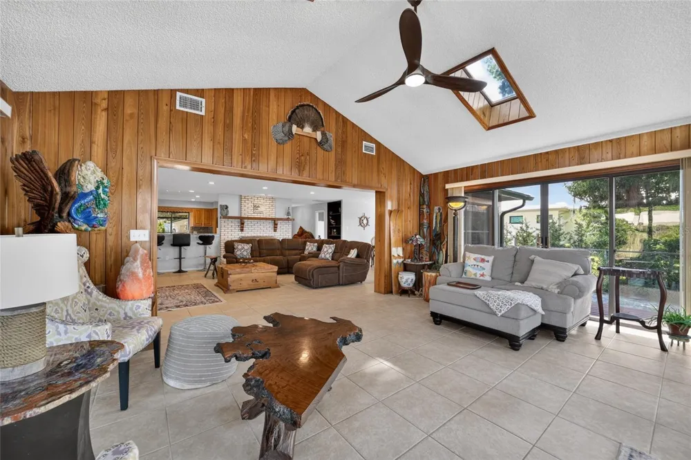 13200 E HIGHWAY 25 Ocklawaha, FL 32179