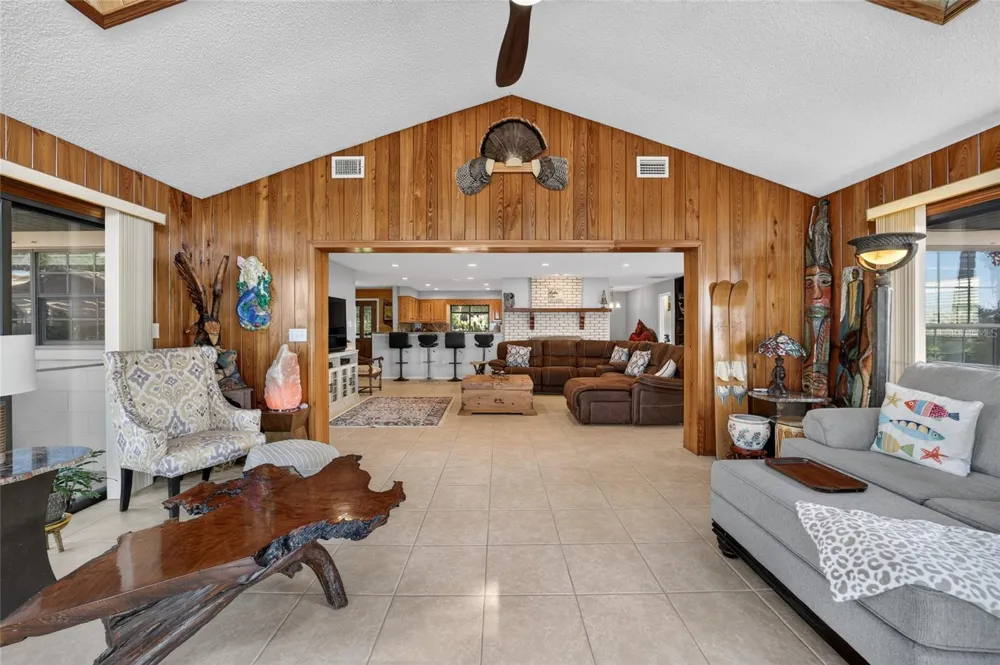 13200 E HIGHWAY 25 Ocklawaha, FL 32179