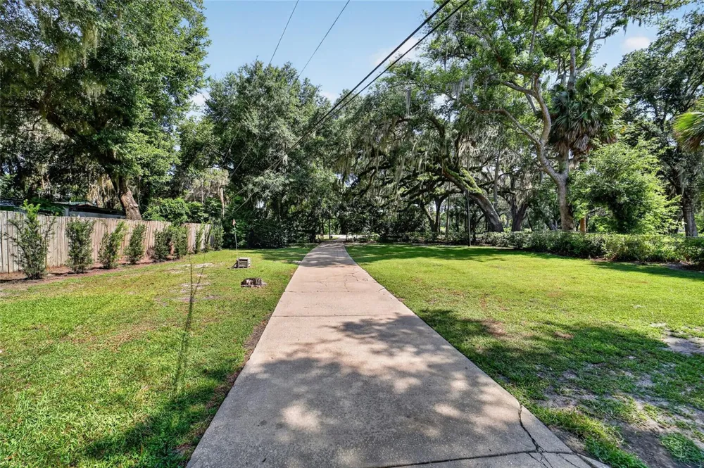 13200 E HIGHWAY 25 Ocklawaha, FL 32179