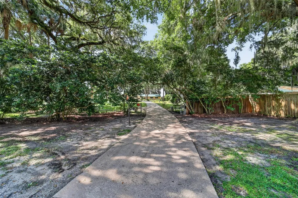 13200 E HIGHWAY 25 Ocklawaha, FL 32179