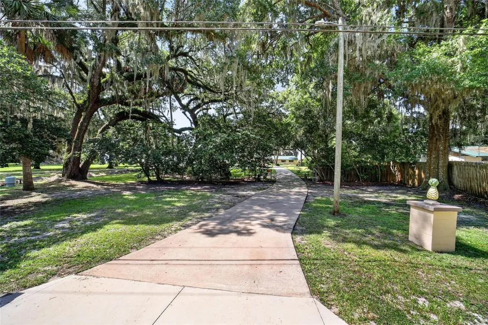 13200 E HIGHWAY 25 Ocklawaha, FL 32179
