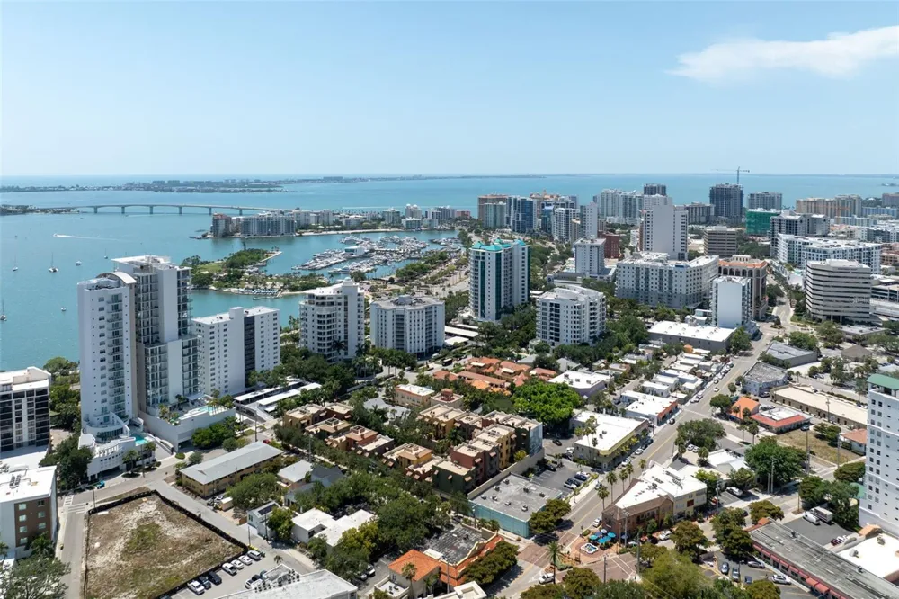 1680 CHERRY LANE Sarasota, FL 34236