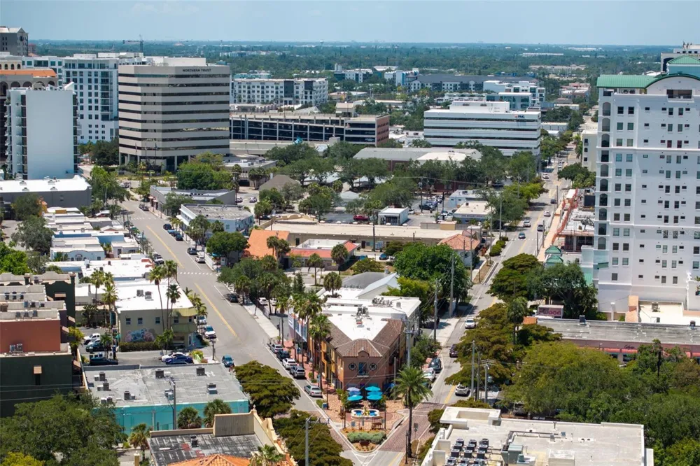 1680 CHERRY LANE Sarasota, FL 34236