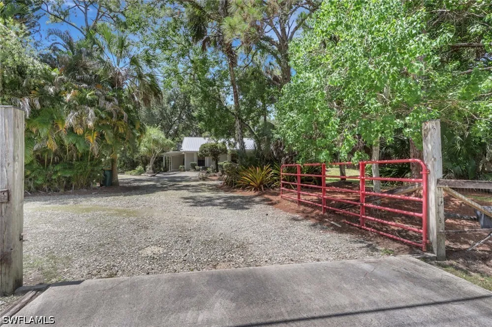 10th Avenue SE Naples, FL 34117