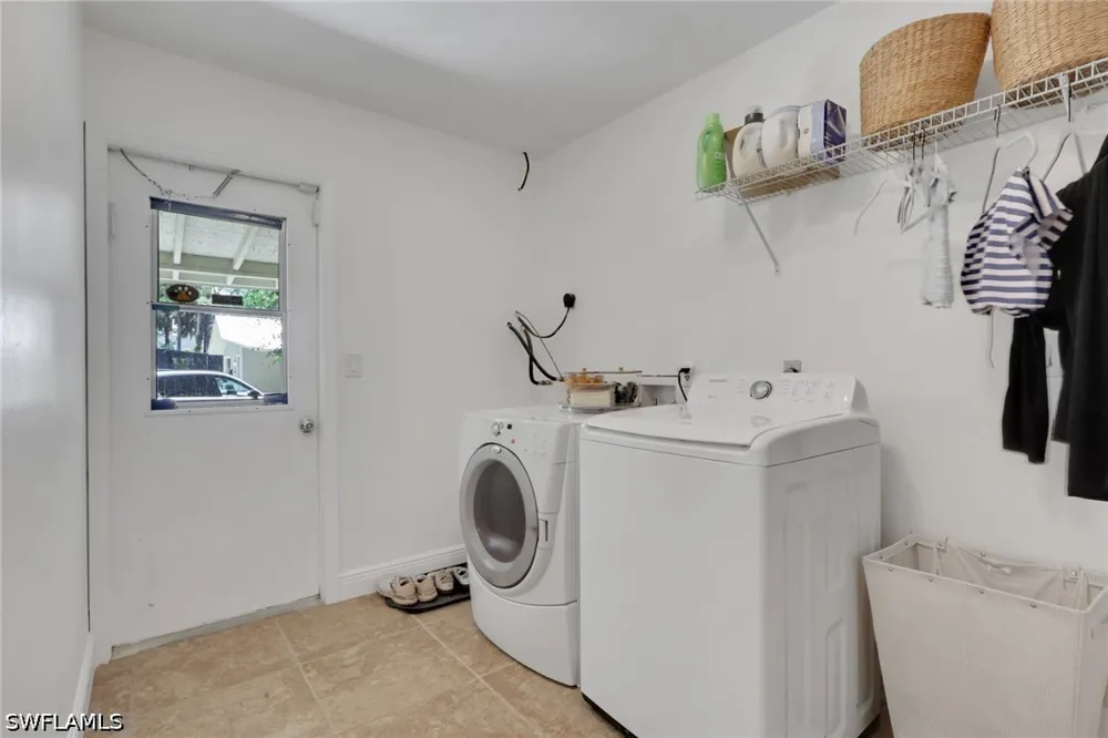 10th Avenue SE Naples, FL 34117