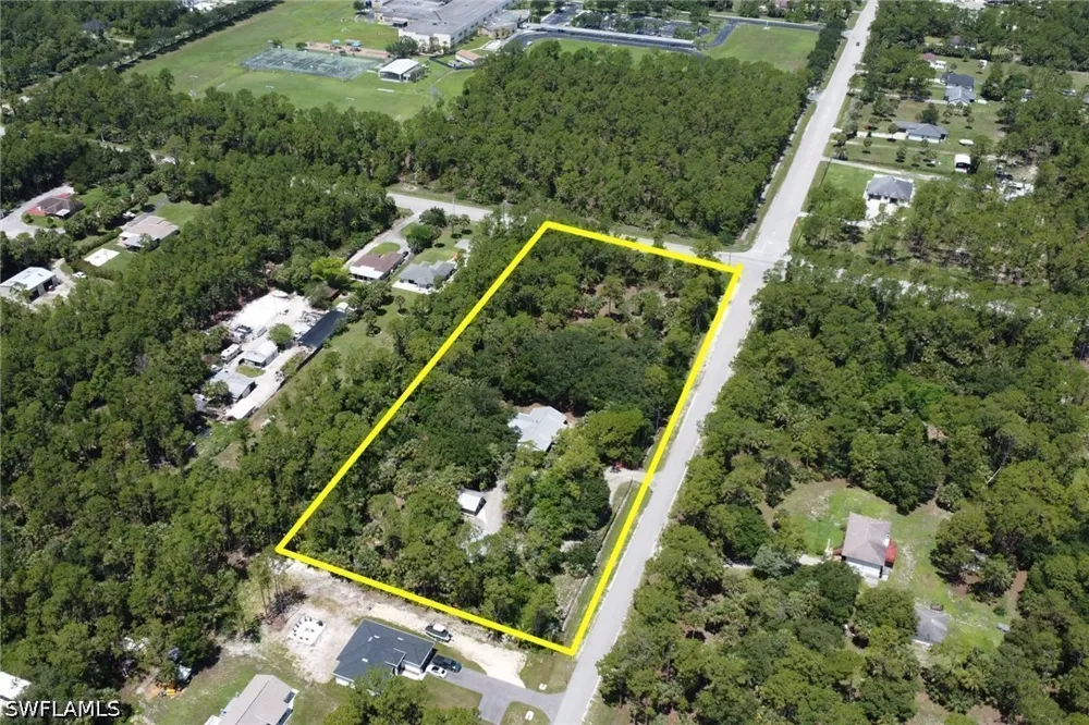 10th Avenue SE Naples, FL 34117