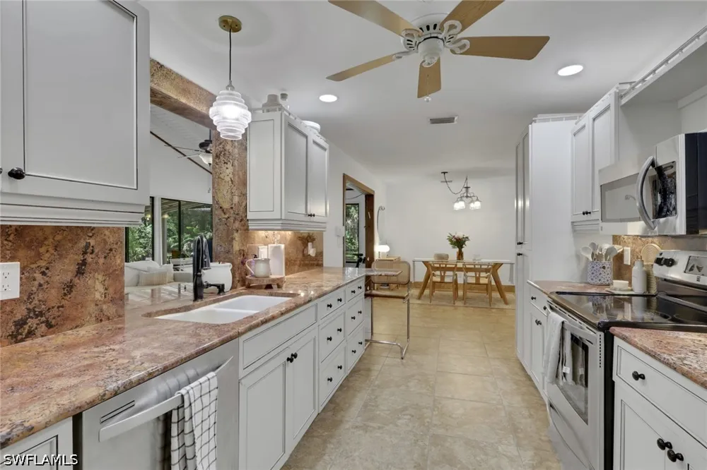 10th Avenue SE Naples, FL 34117