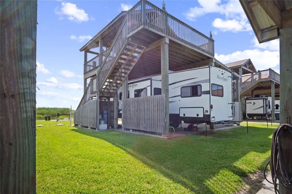 1352 Van Sant Gilchrist, TX 77617