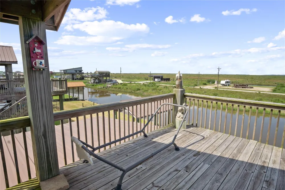 1352 Van Sant Gilchrist, TX 77617