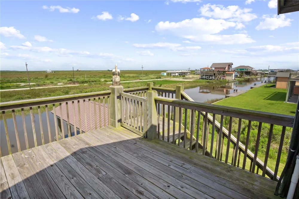 1352 Van Sant Gilchrist, TX 77617