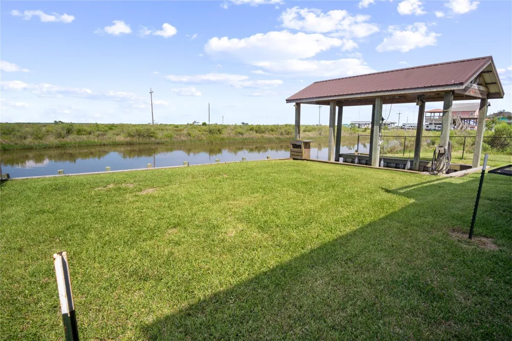 1352 Van Sant Gilchrist, TX 77617