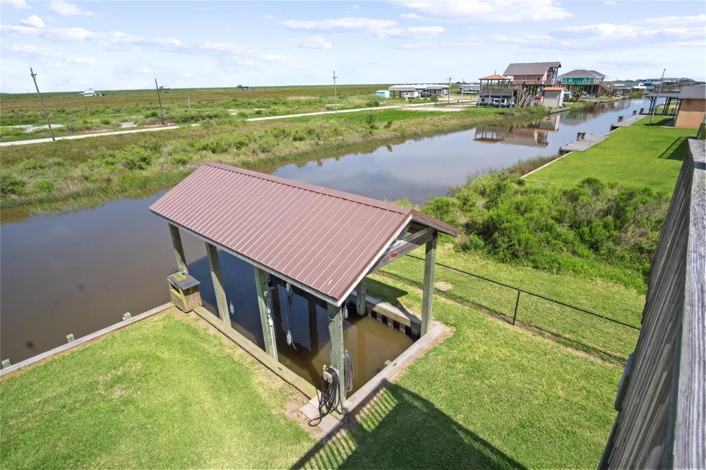 1352 Van Sant Gilchrist, TX 77617