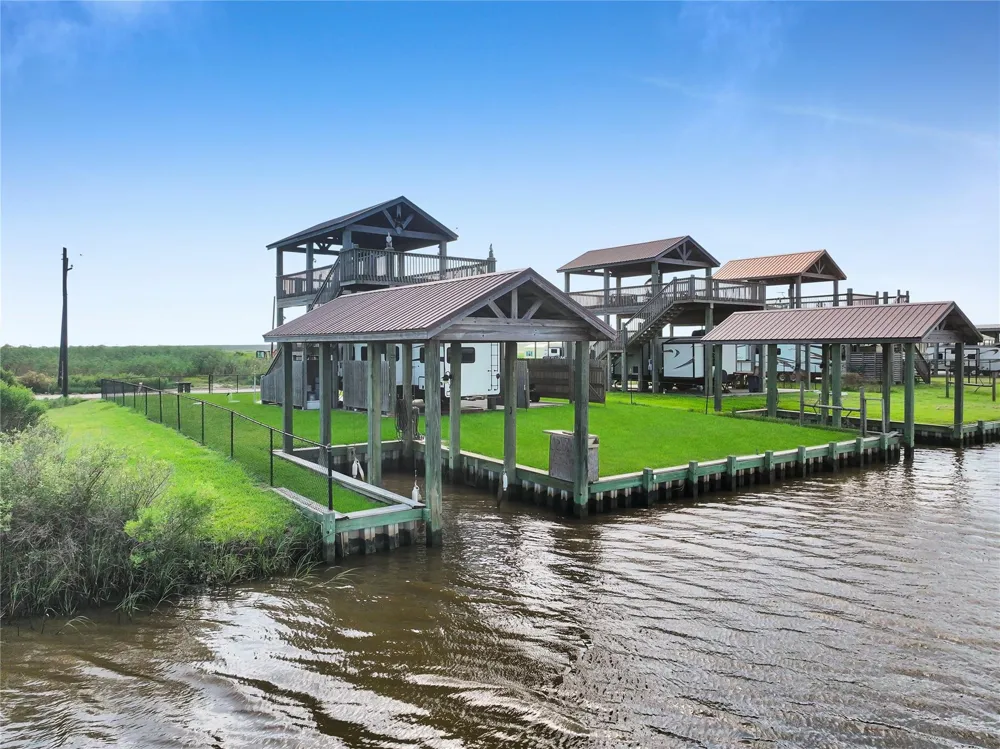 1352 Van Sant Gilchrist, TX 77617
