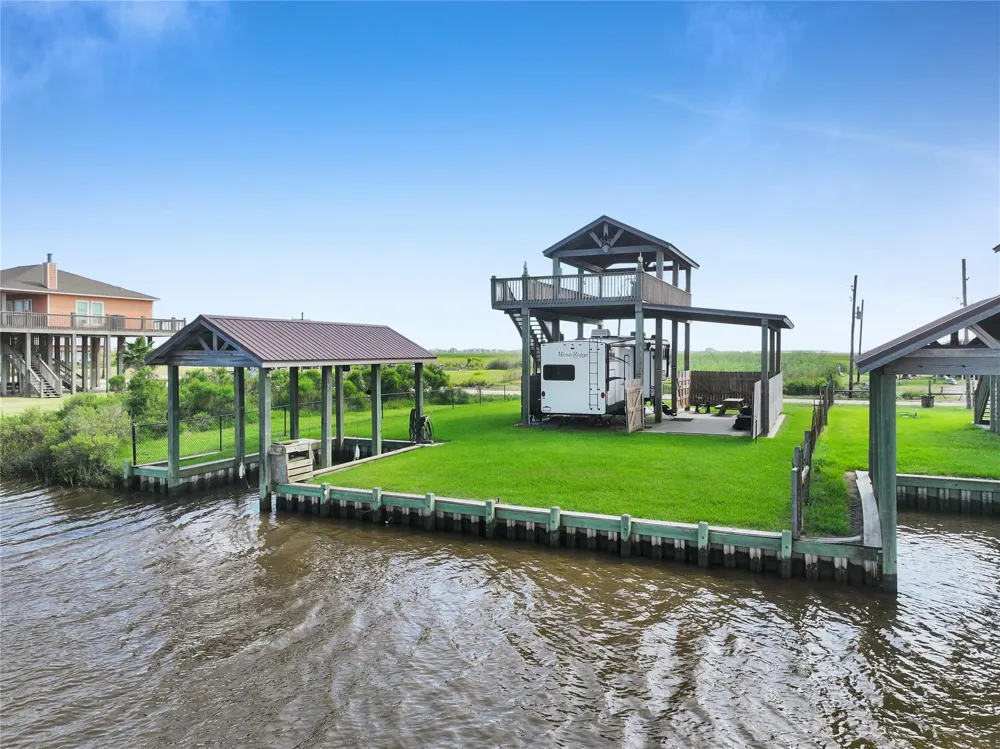 1352 Van Sant Gilchrist, TX 77617