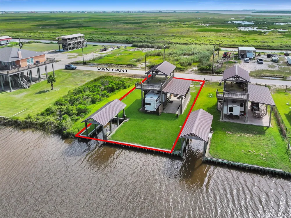 1352 Van Sant Gilchrist, TX 77617