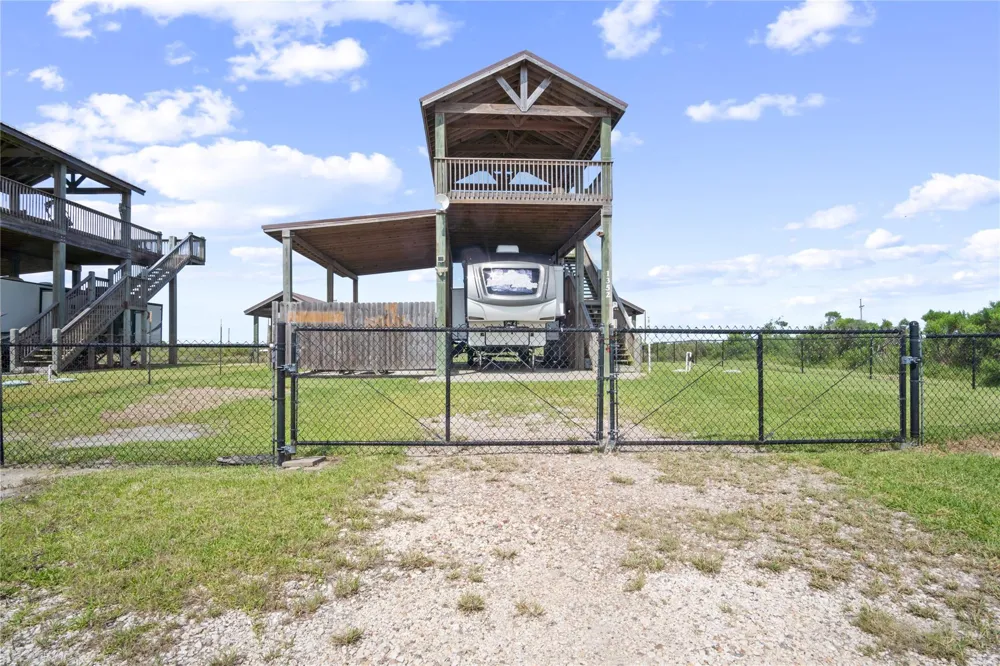 1352 Van Sant Gilchrist, TX 77617
