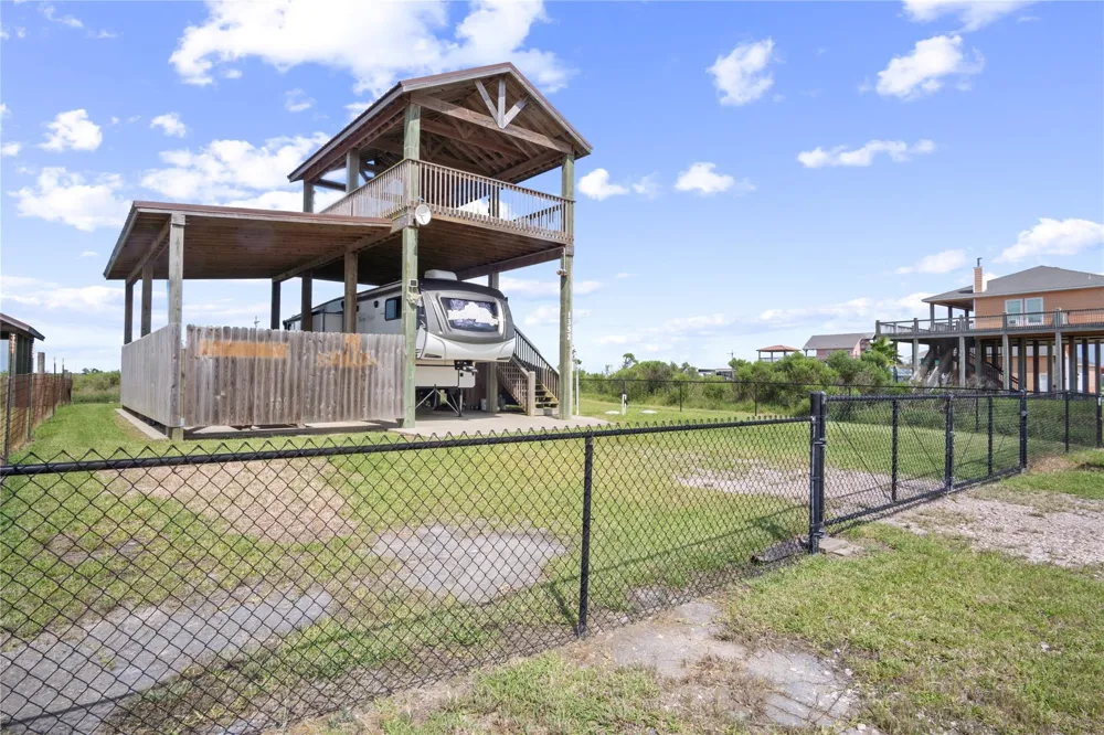 1352 Van Sant Gilchrist, TX 77617