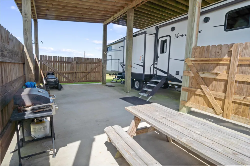 1352 Van Sant Gilchrist, TX 77617
