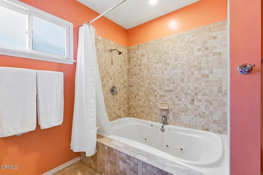 6929 Oak Park Avenue Lake Balboa, CA 91406