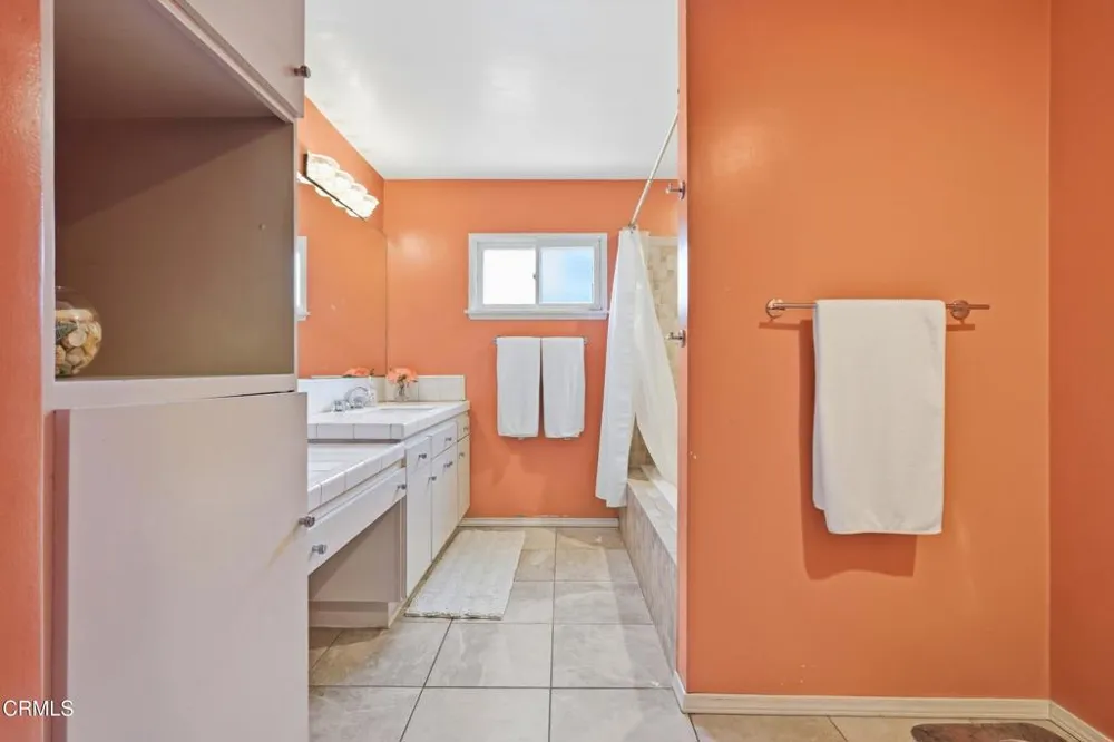 6929 Oak Park Avenue Lake Balboa, CA 91406