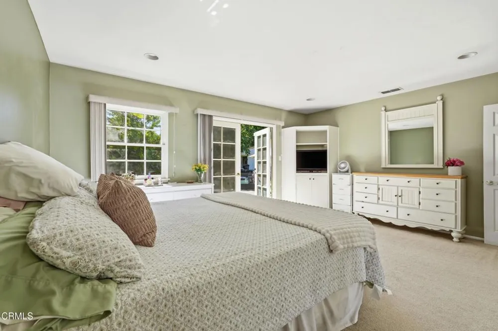 6929 Oak Park Avenue Lake Balboa, CA 91406
