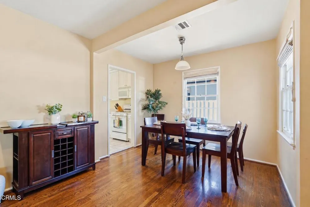 6929 Oak Park Avenue Lake Balboa, CA 91406