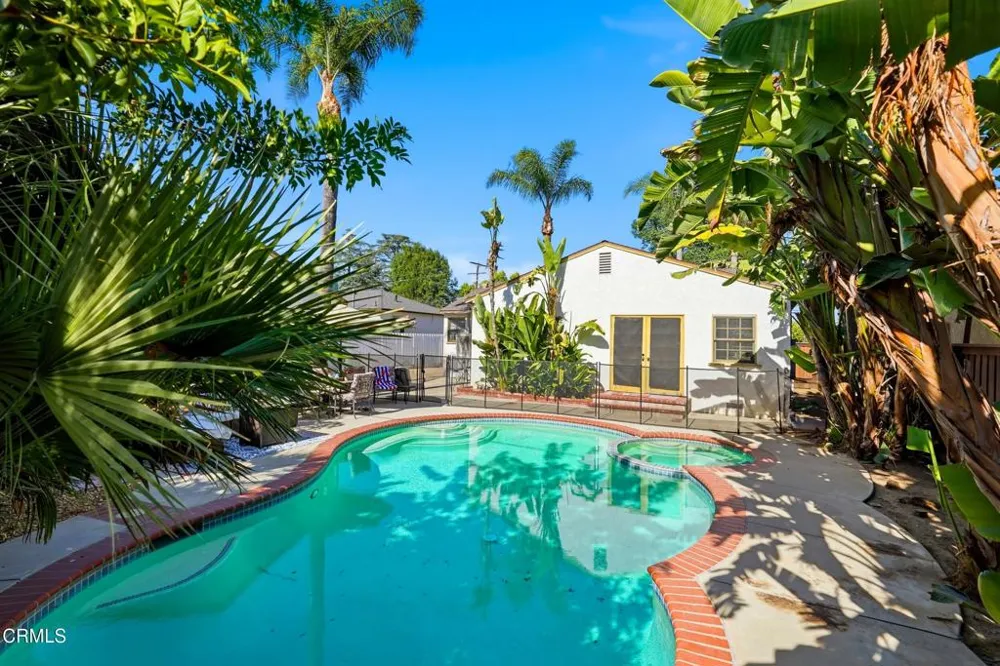 6929 Oak Park Avenue Lake Balboa, CA 91406