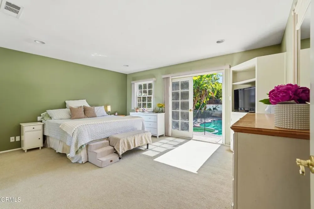 6929 Oak Park Avenue Lake Balboa, CA 91406