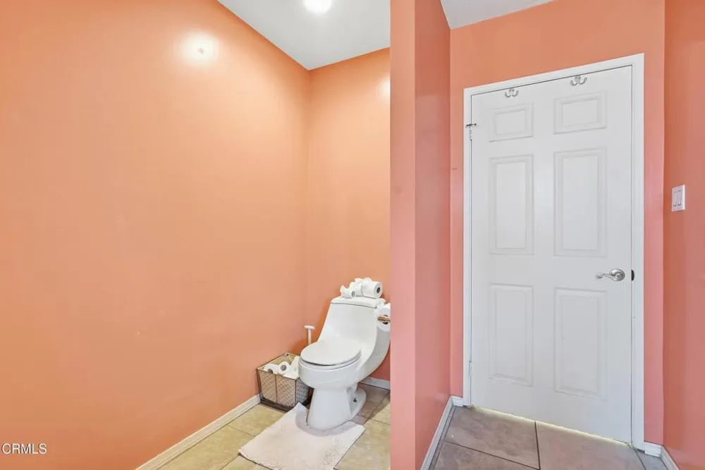6929 Oak Park Avenue Lake Balboa, CA 91406